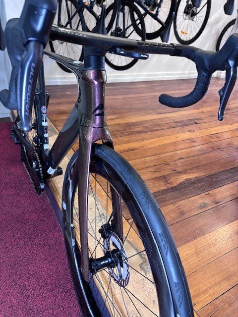 Merida Reacto 8000 Aero Bike / Ultegra Di2 / Rainbow Purple - Image 3