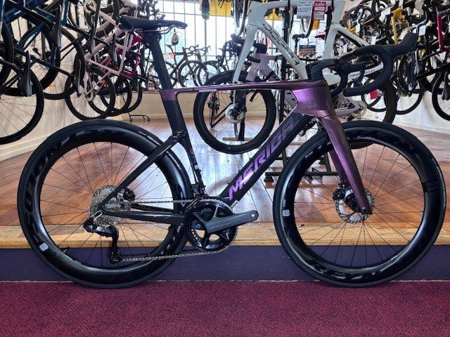 Merida Reacto 8000 Aero Bike / Ultegra Di2 / Rainbow Purple - Image 2