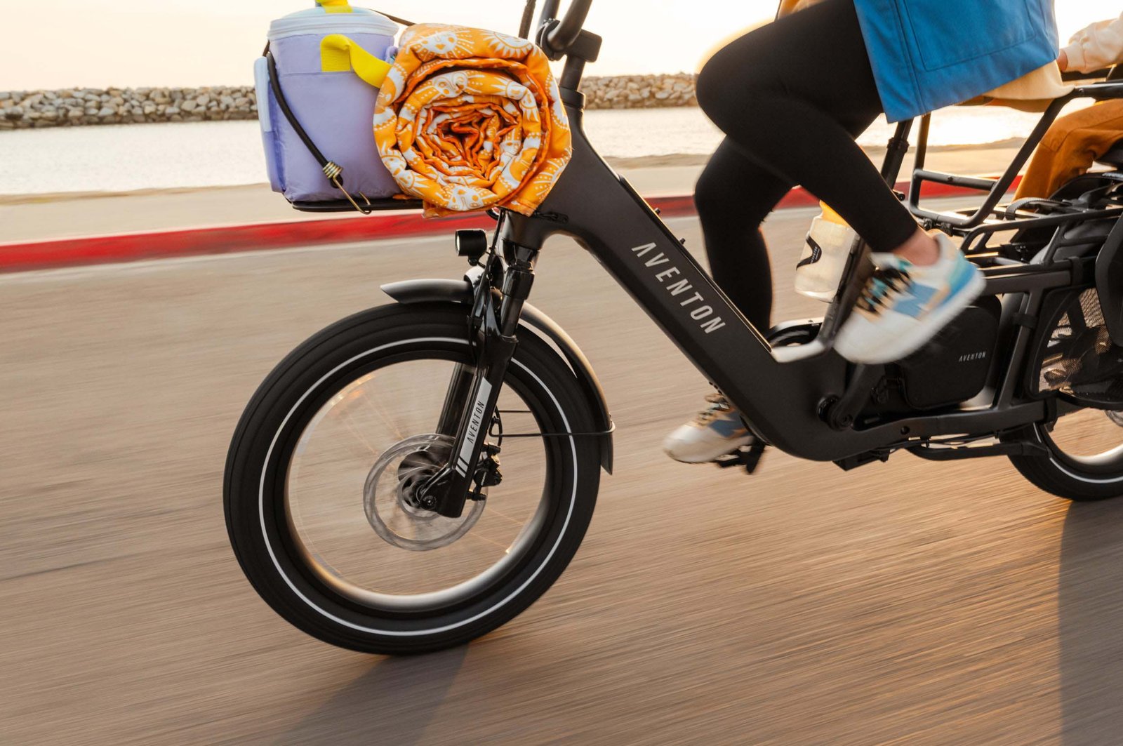 Aventon Abound LR Electric Cargo Bike (2026) - Image 18