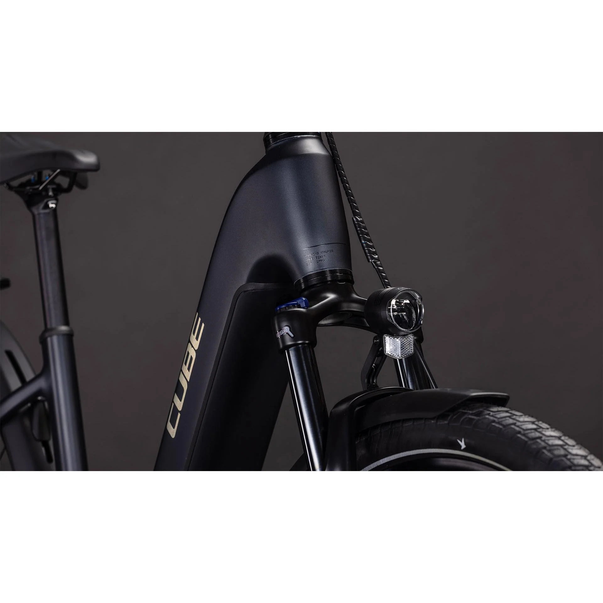 Cube Touring Hybrid ONE Easy Entry 600 Electric Hybrid Bike Coal'n'Chrome - Image 2