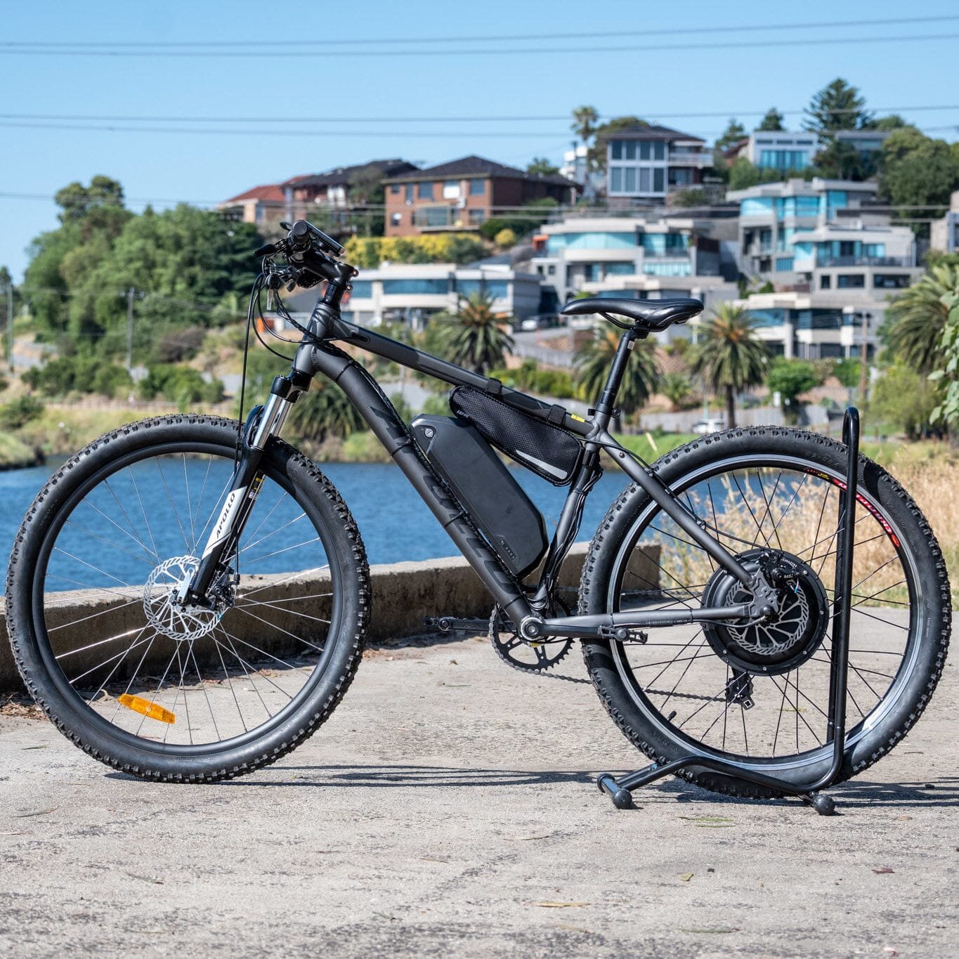 Apollo 48v 750w Custom Built Hub-Motor Electric Bike with Throttle - Image 5