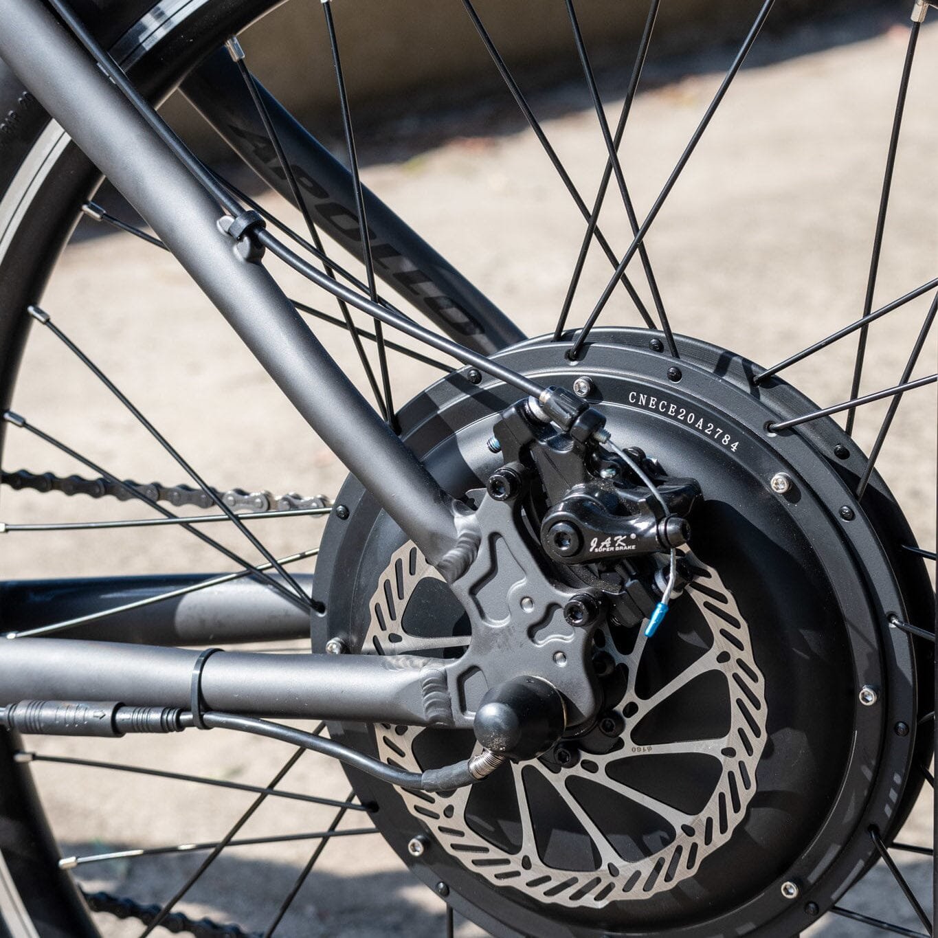 Apollo 48v 750w Custom Built Hub-Motor Electric Bike with Throttle - Image 6