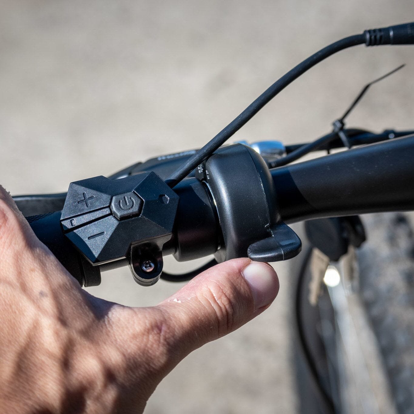 Apollo 48v 750w Custom Built Hub-Motor Electric Bike with Throttle - Image 9