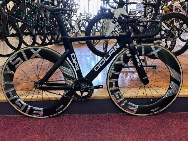 DOLAN Df4 Carbon Track Bike with Ascent 86 Carbon Wheelset
