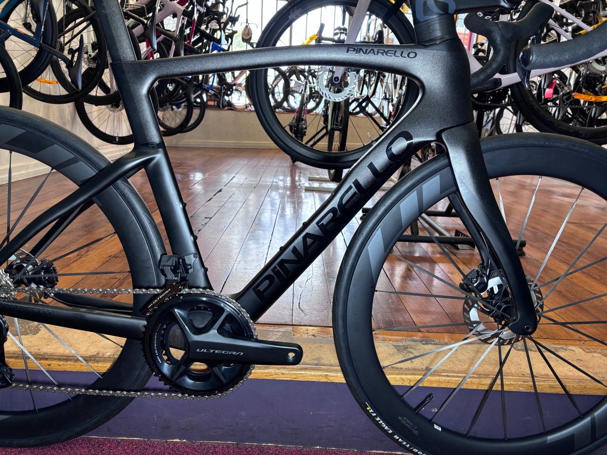 Pinarello F9 Ultegra Di2 12sp Branta Carbon Wheelset - Image 2