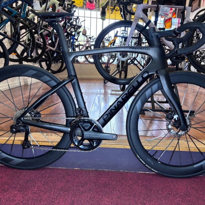 Pinarello F9  Ultegra Di2 12sp  Branta Carbon Wheelset