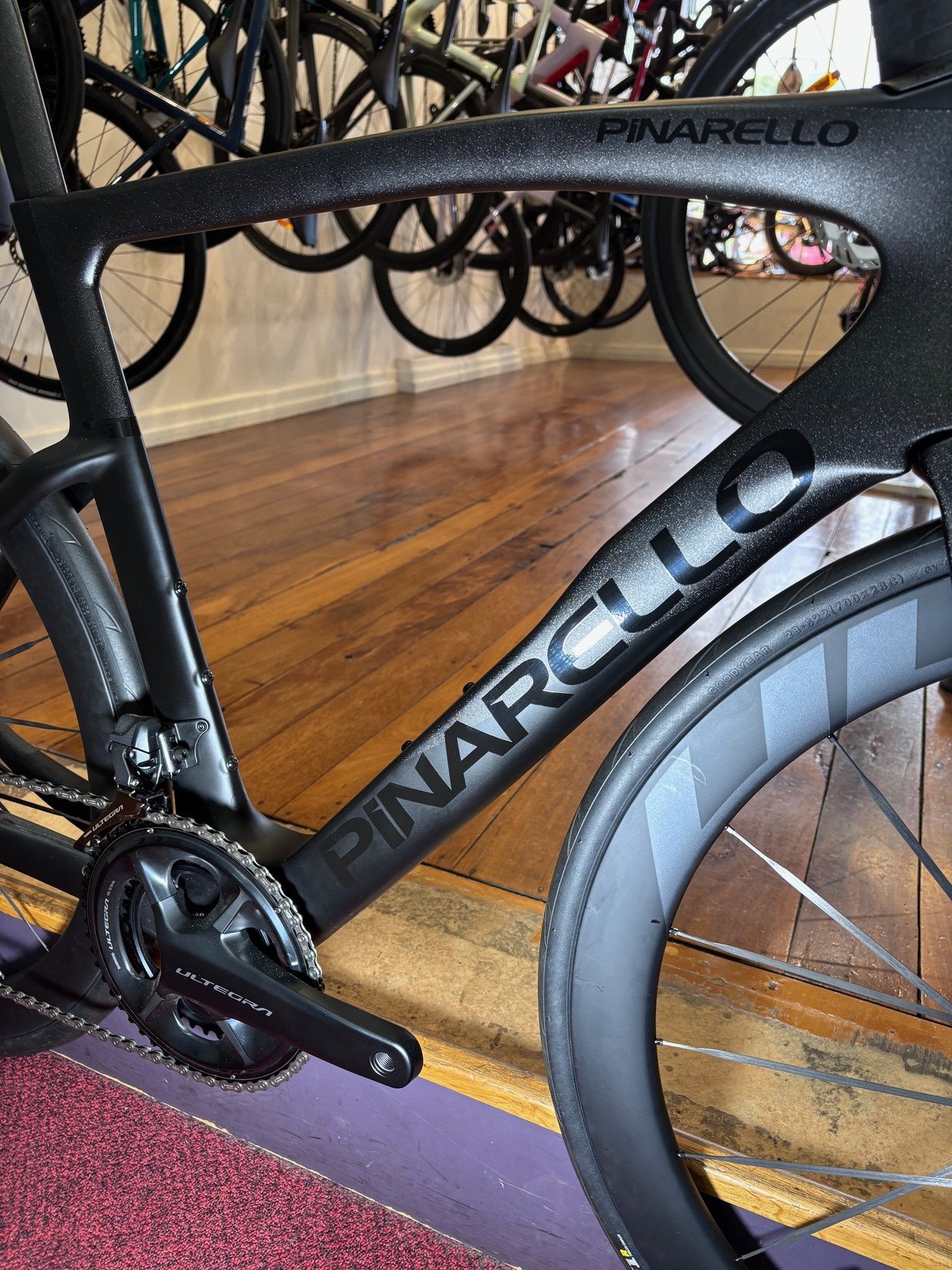 Pinarello F9 Ultegra Di2 12sp Branta Carbon Wheelset - Image 3