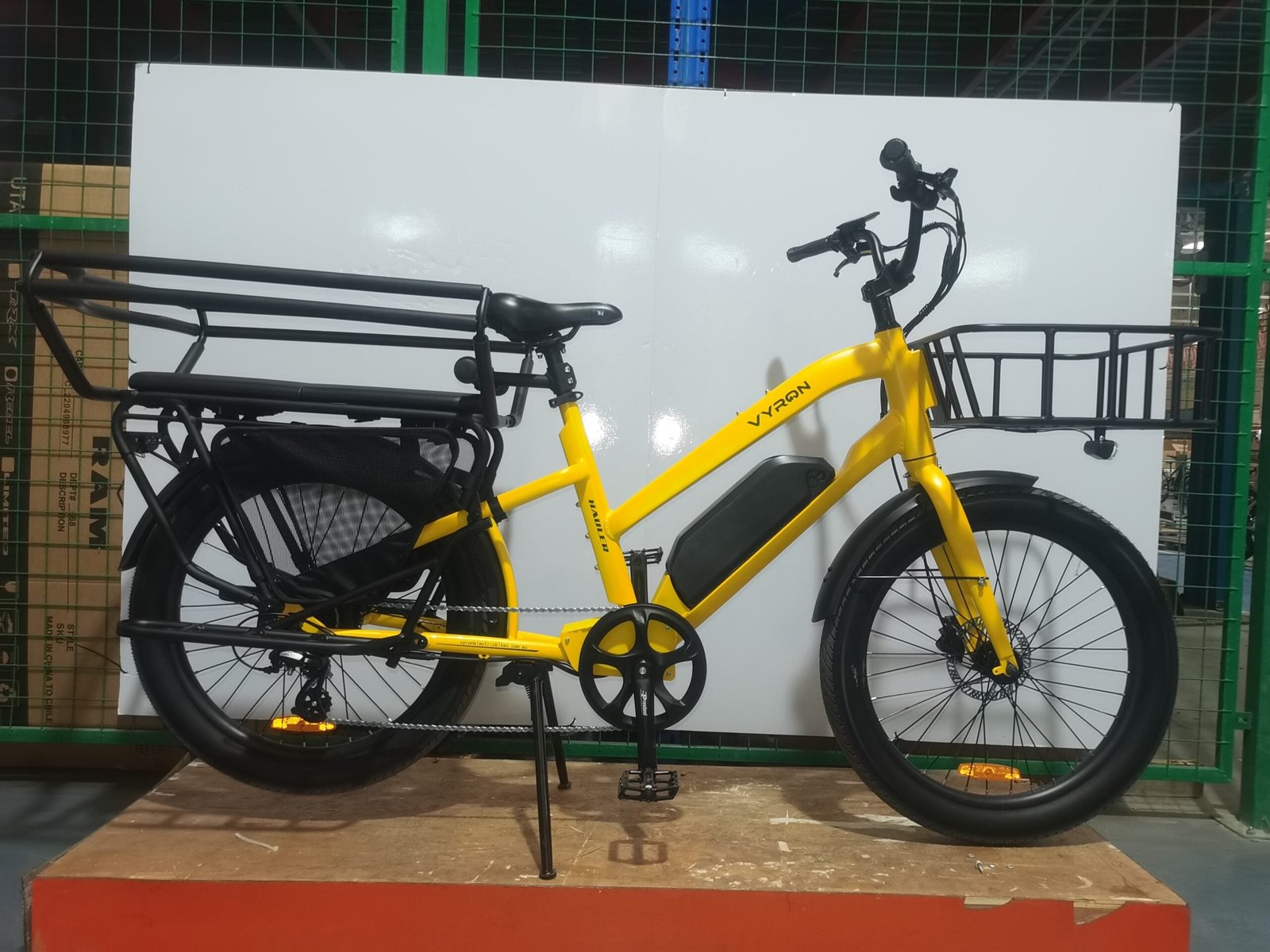 Vyron Hauler Cargo Ebike - Image 2