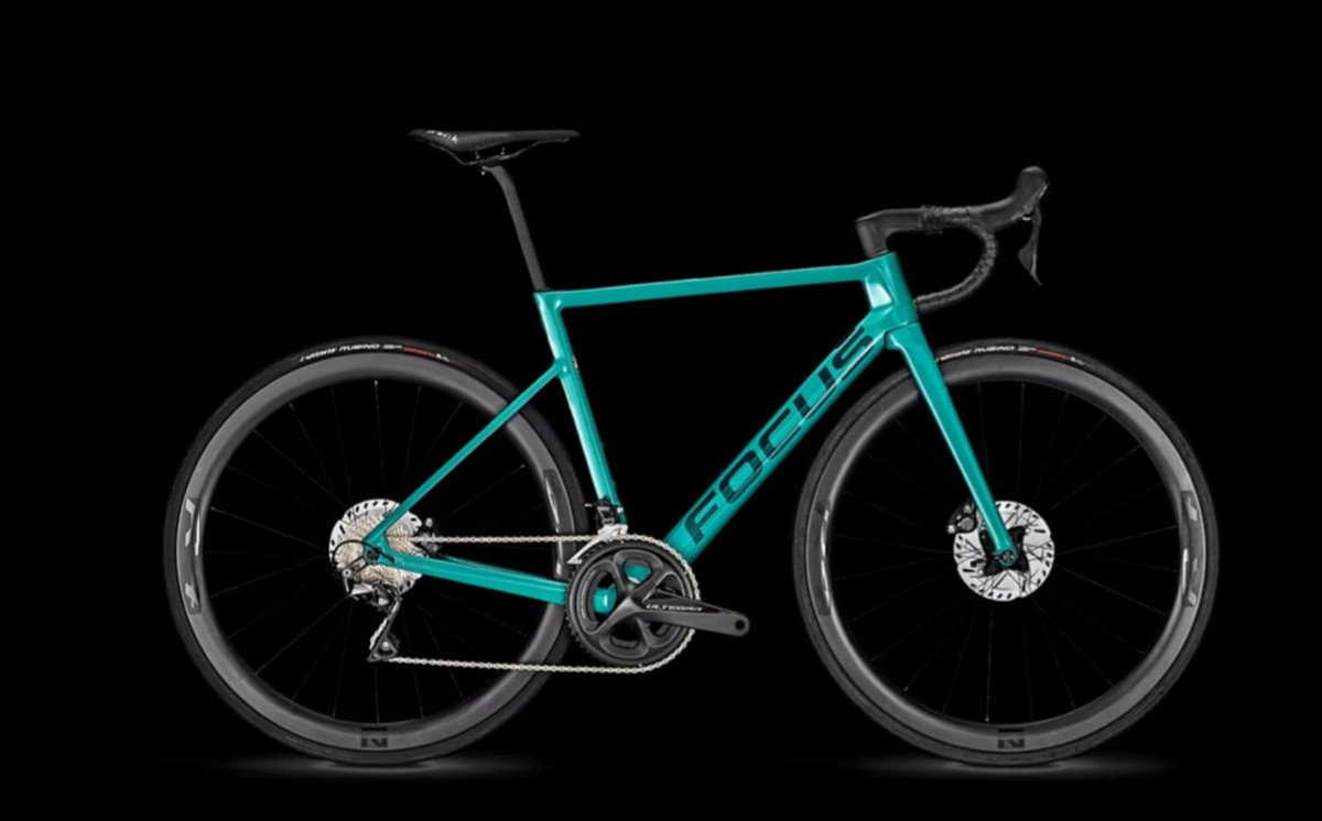 Izalco Max 8.9 Shimano Ultegra with Carbon Wheelset - Image 2