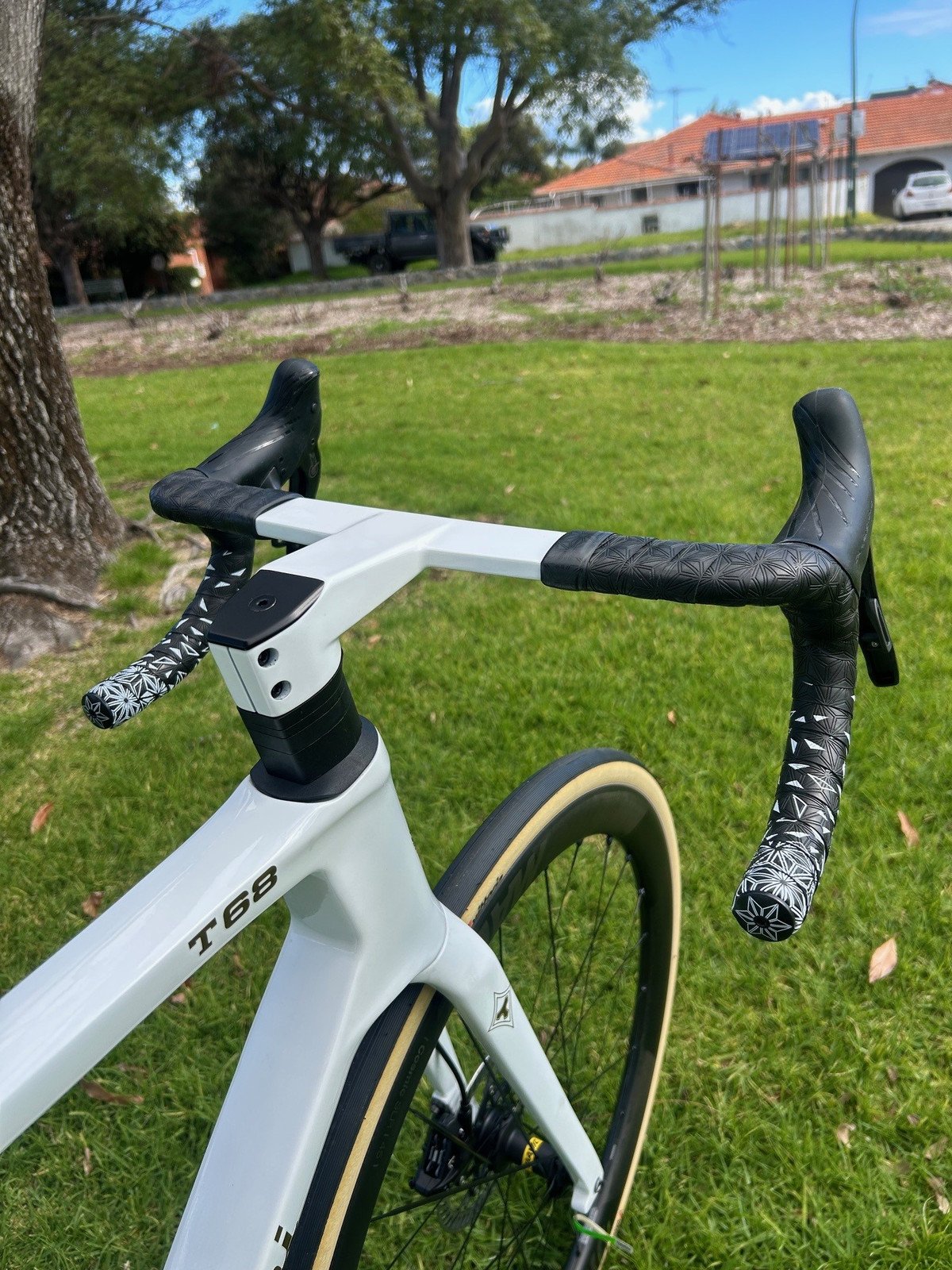 Tommasini T68 Campagnolo Record 13 Mavic Cosmic SLR Wheelset - Image 5